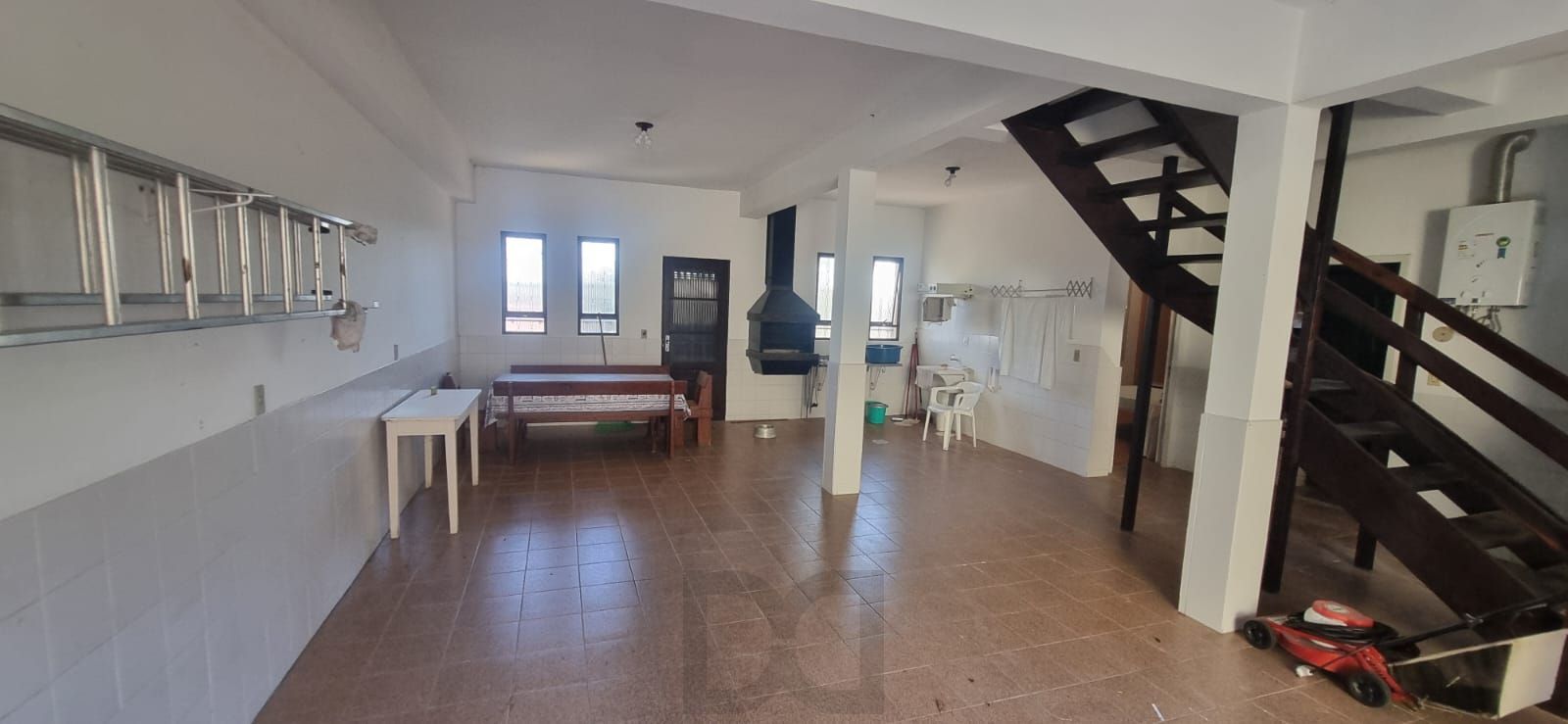 Ótima Residência com 3 dormitórios sendo 1suíte, no Bairro Ipanema. — foto 29