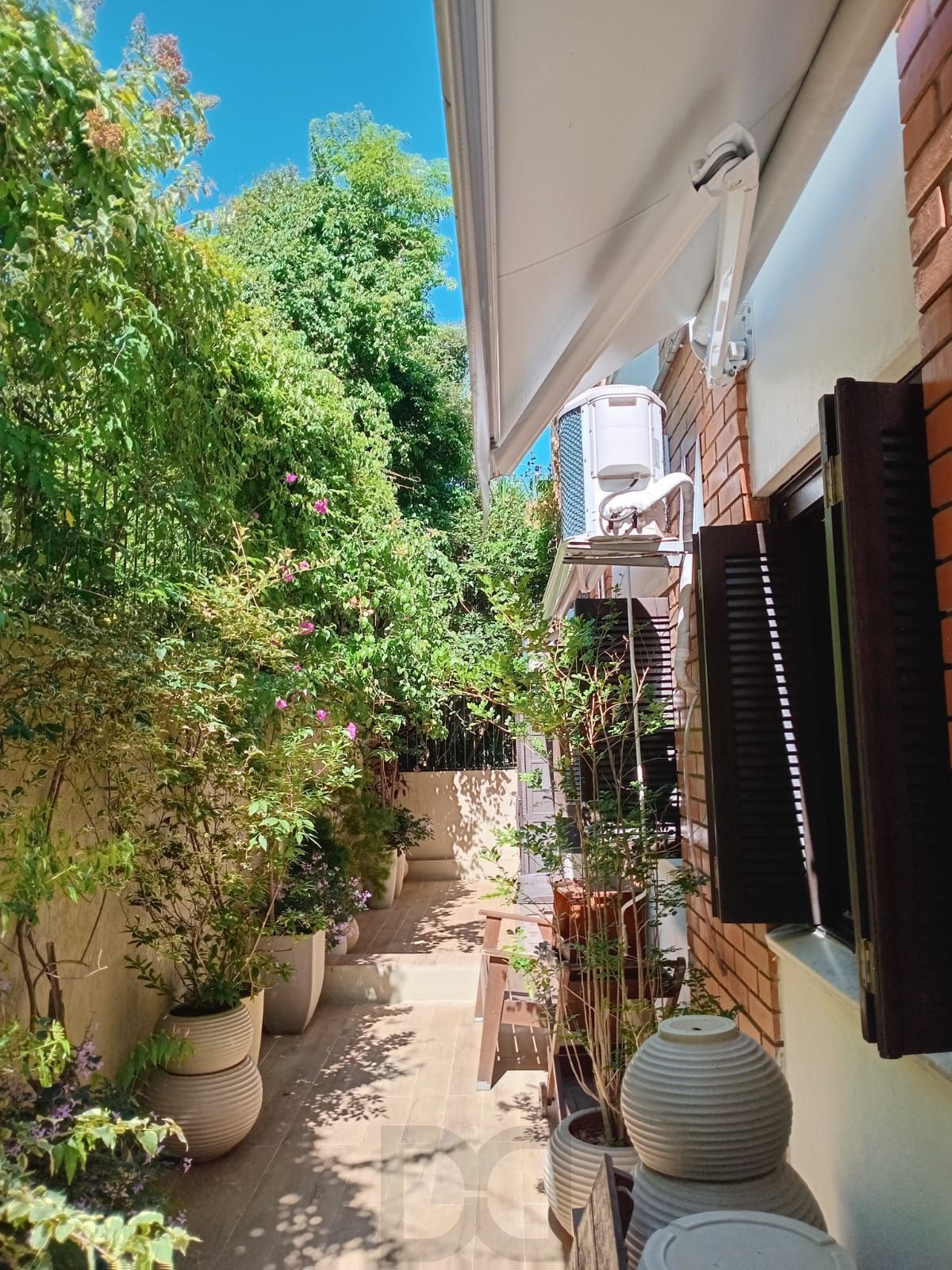 Ótimo apartamento Garden, 3 dormitórios, 1 suíte, lareira, sacada, no bairro Cristal. — foto 29
