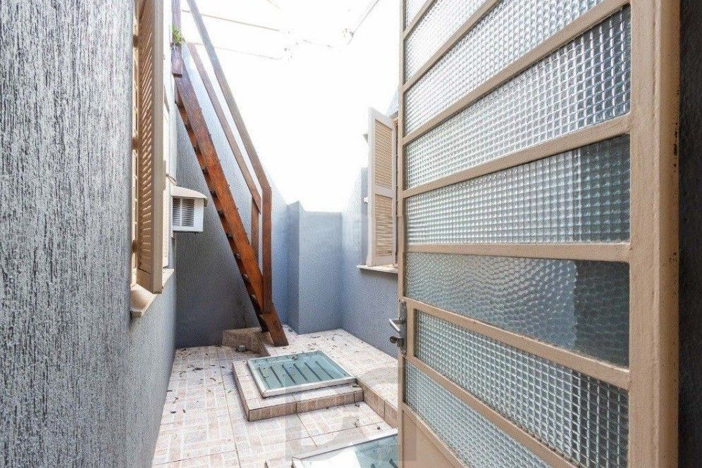 Excelente casa com 5 dormitórios, 2 suítes, 3 vagas de garagem e uma vista perene para o por do sol no Guaiba. — foto 58