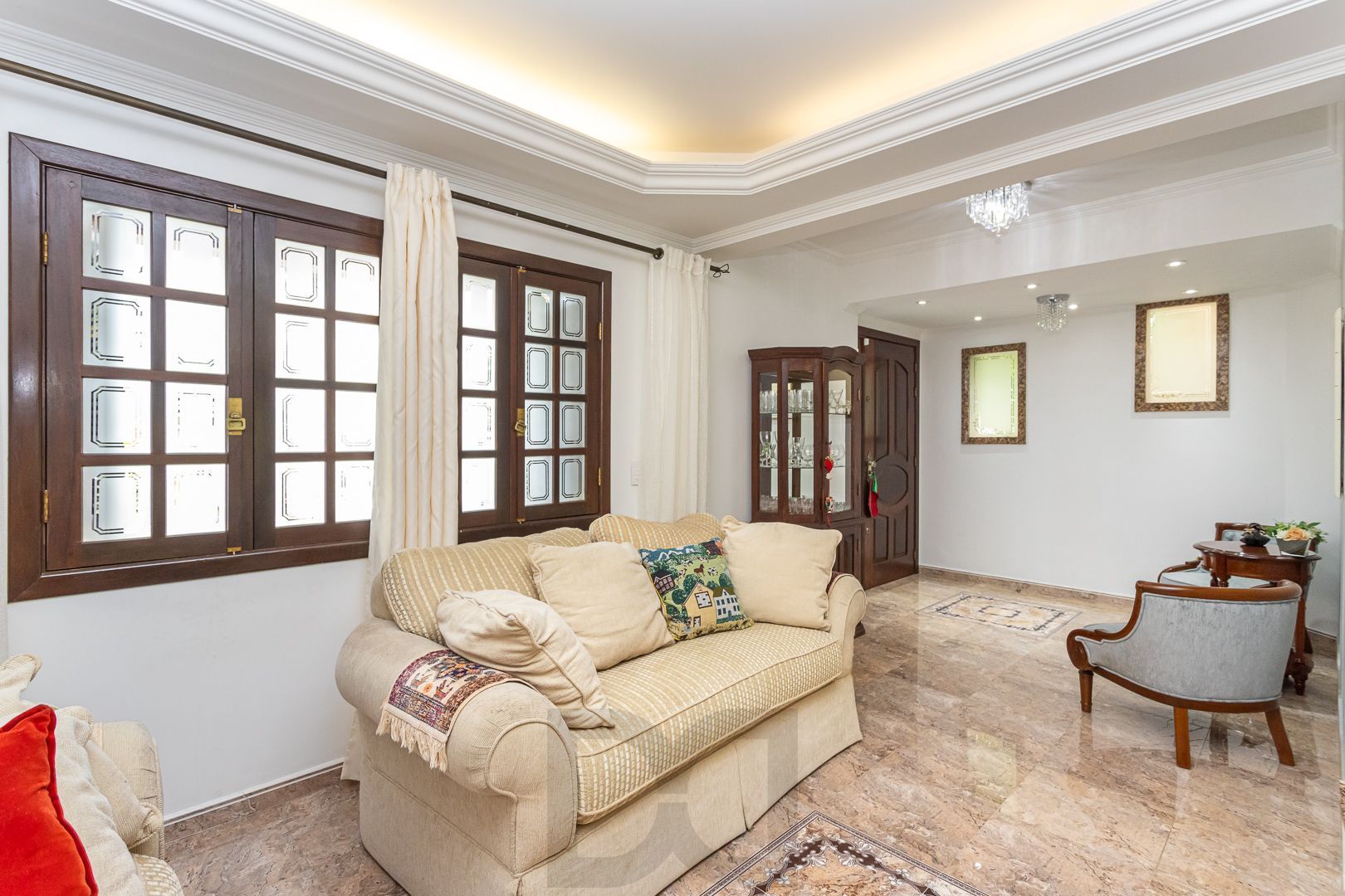 Belíssima casa com 272m² de área privativa, localizada no bairro Ipanema, a poucos metros da orla do Guaíba. — foto 9