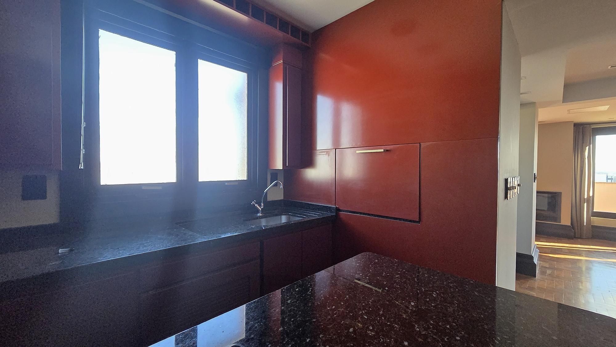 Belíssima cobertura com 153m2 de área privativa, com 3 dormitórios, um suíte e uma vaga de garagem. — foto 24