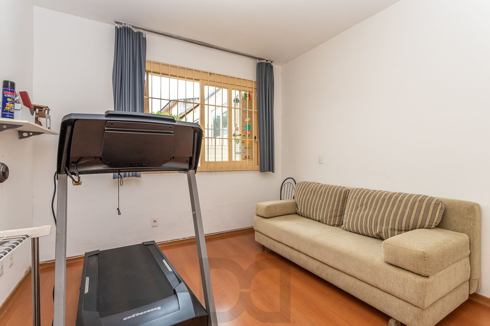 Excelente casa de dois pavimentos no bairro Ipanema, com 238m² de área privativa, 4 dormitórios, 1 suíte e 2 vagas de garagem. — foto 22