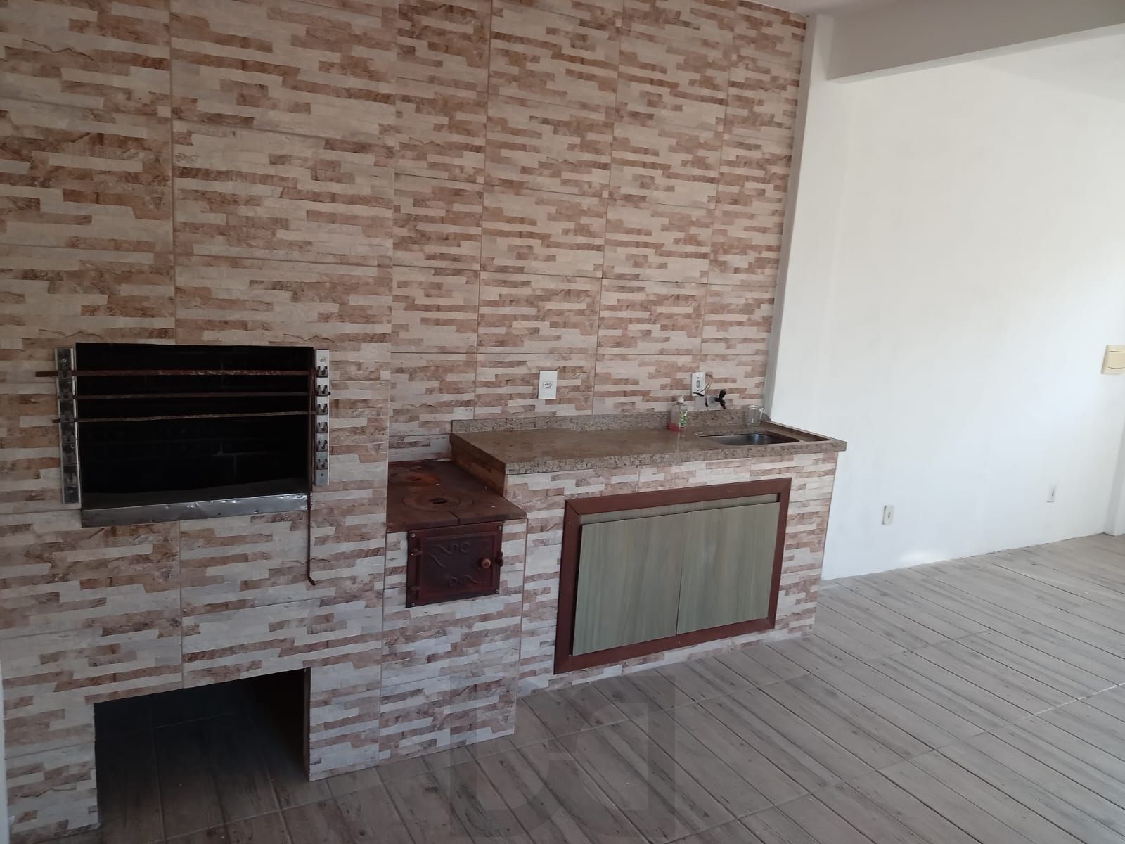 Casa com 1 Dormitório no Bairro Ponta Grossa. — foto 4