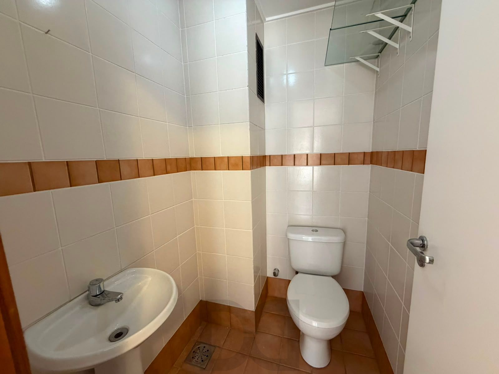 Sala comercial, com 01 banheiro 25,43 de área privativa. Bairro Petrópolis. — foto 7