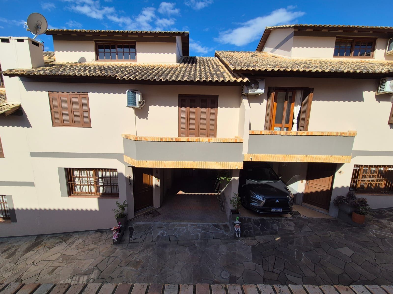 Casa em condomínio com piscina privativa. — foto 1