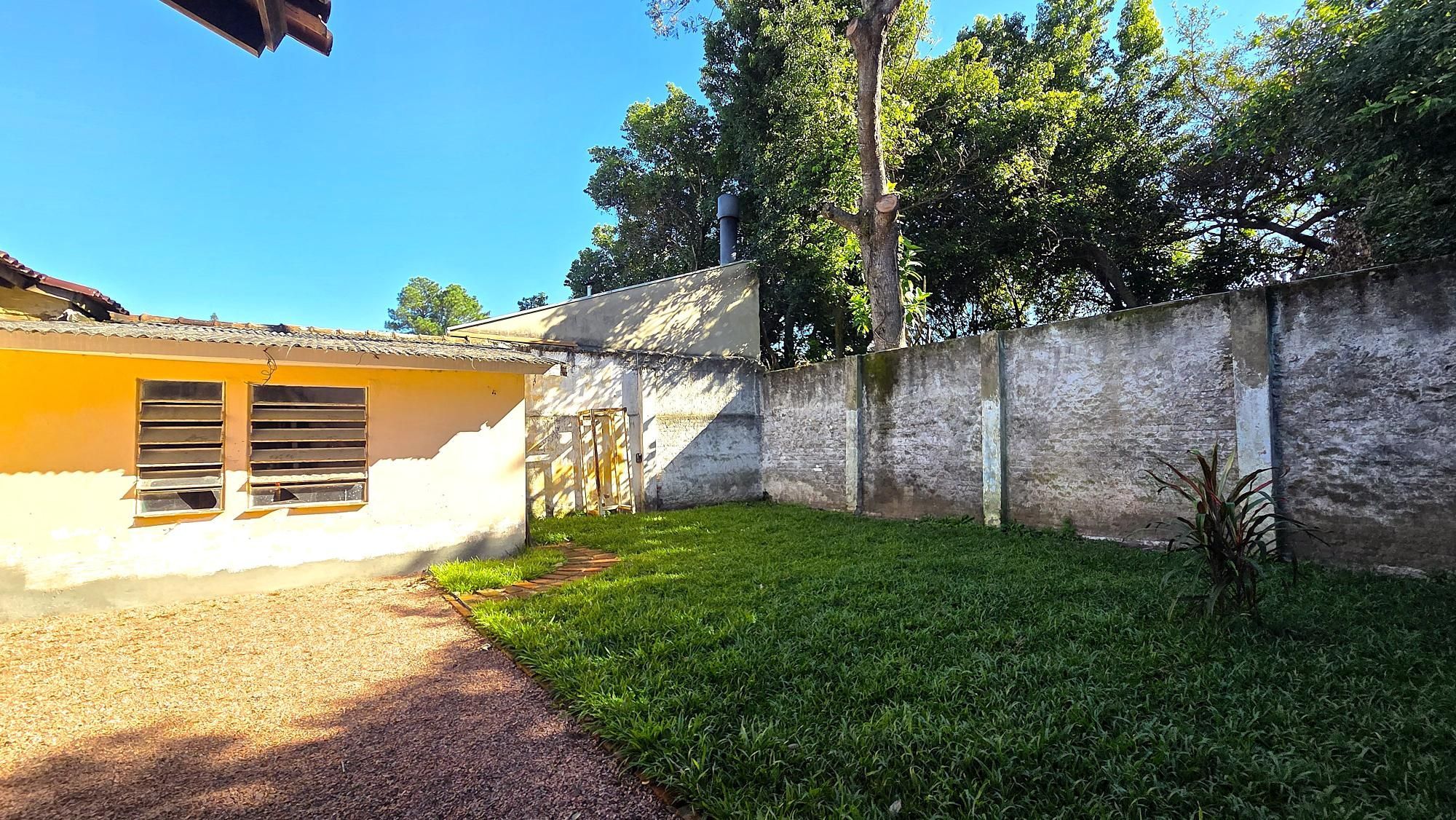 Casa térrea totalmente reformada, com 3 dormitórios, sendo 2 suítes e 2 vagas de garagem. — foto 20