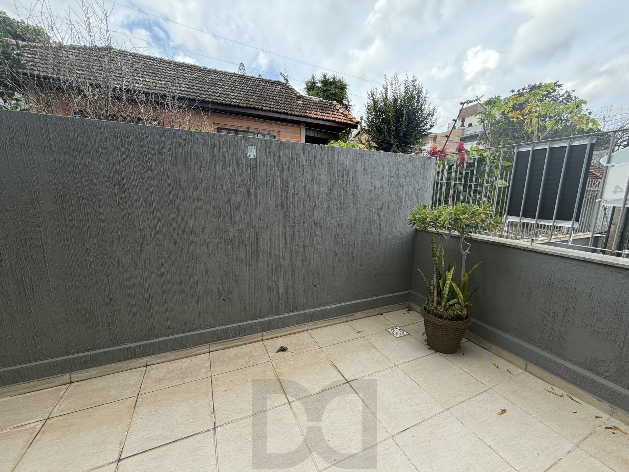 Apartamento Garden com 2 dormitórios, sendo 1 suíte, churrasqueira e lareira, 2 vagas de garagem cobertas. — foto 22