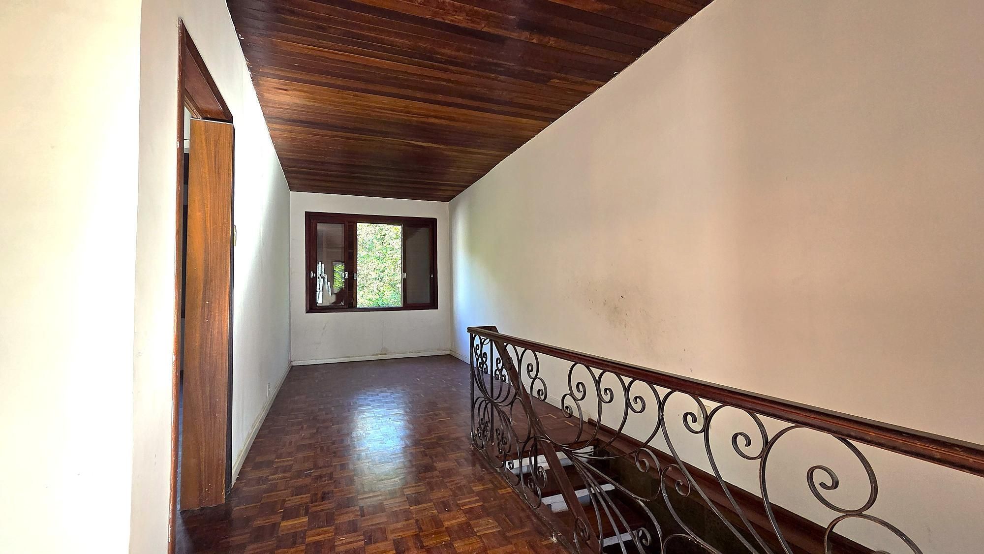 Excelente casa com 160 m² privativos, 4 dormitórios e garagem para 2 carros. — foto 3
