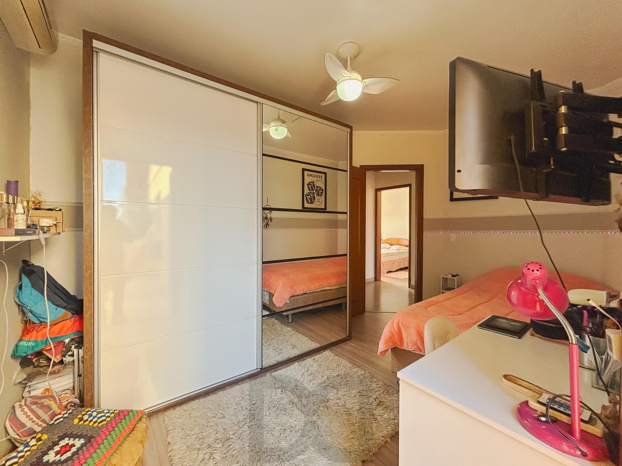 Casa com 4 suítes, piscina e área gourmet no bairro Tristeza. — foto 35