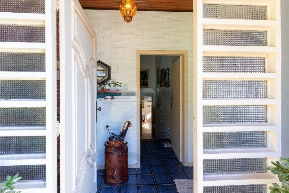 Excelente casa com 5 dormitórios, 2 suítes, 3 vagas de garagem e uma vista perene para o por do sol no Guaiba. — foto 4