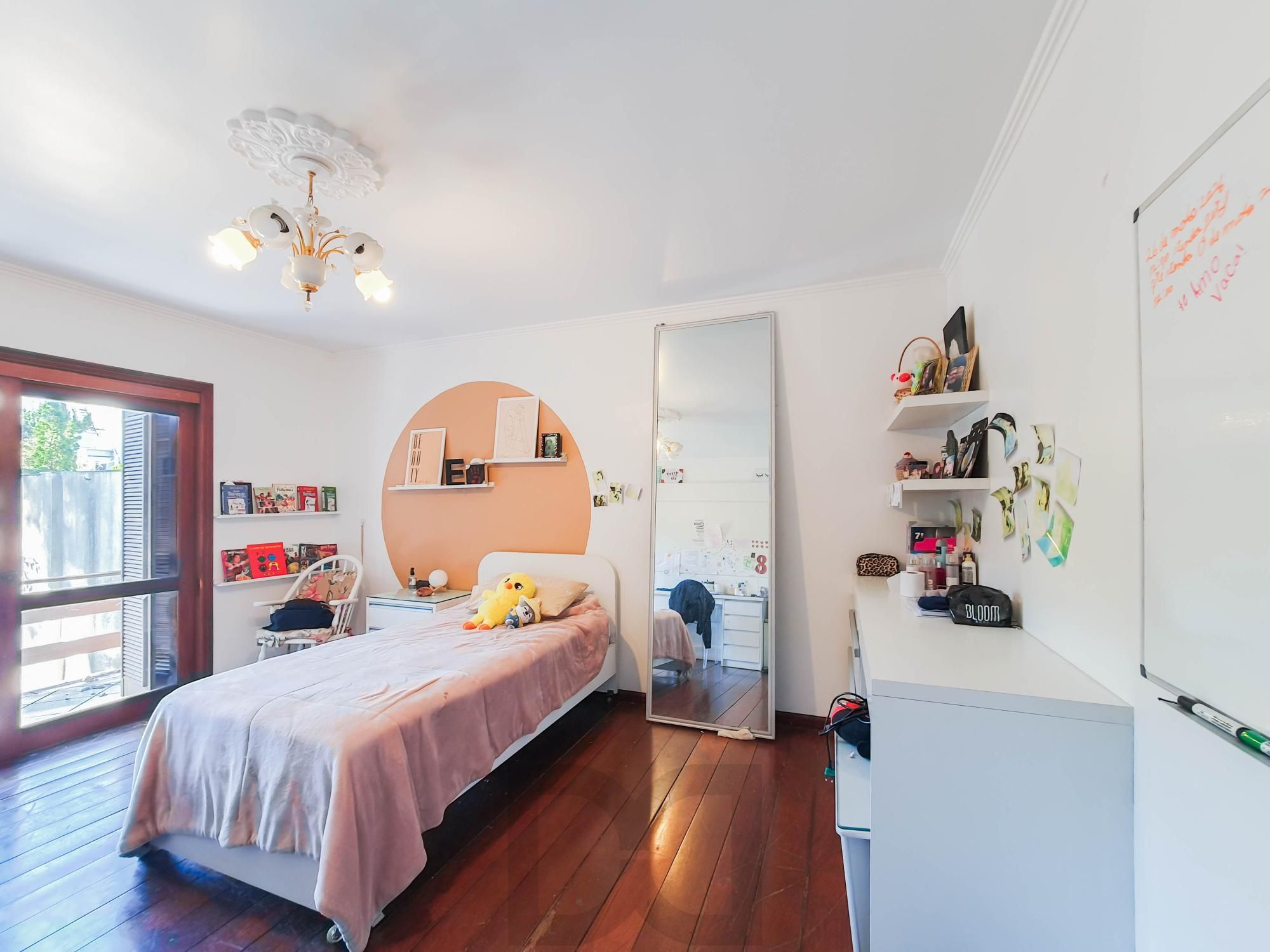Linda e Ampla Casa com 4 dormitórios no Bairro Ipanema. — foto 37