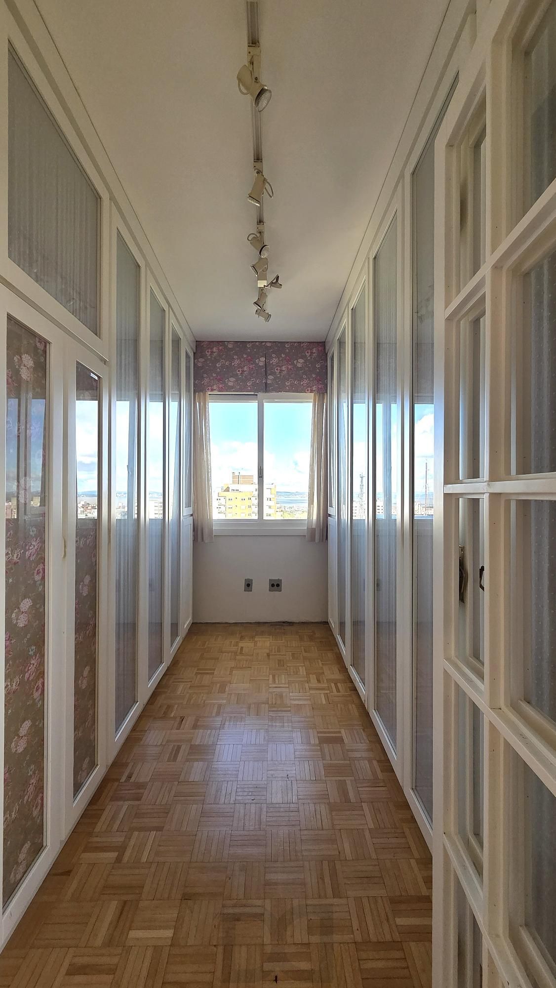 Belíssima cobertura com 153m2 de área privativa, com 3 dormitórios, um suíte e uma vaga de garagem. — foto 13