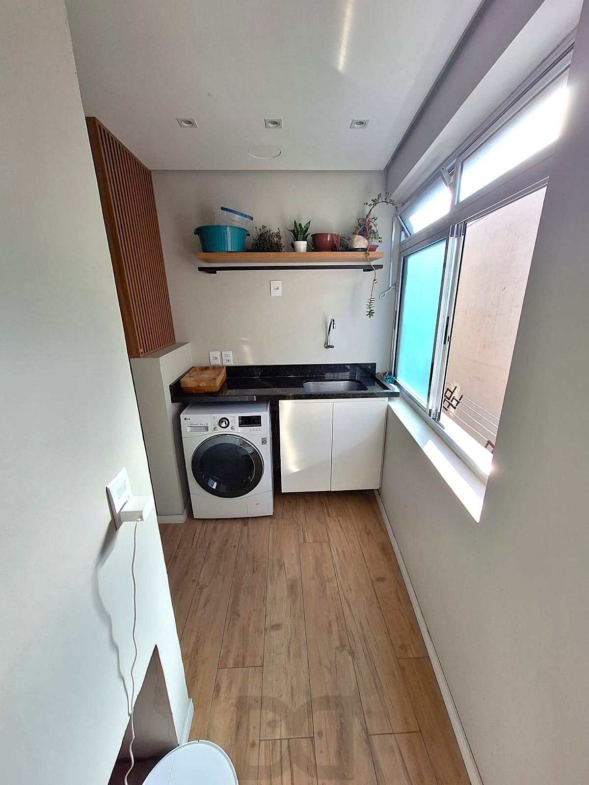 Excelente apartamento no bairro Menino Deus, com 3 dormitórios, transformado em 2 dormitórios, sendo 1 suíte e 1 vaga de garagem. — foto 23