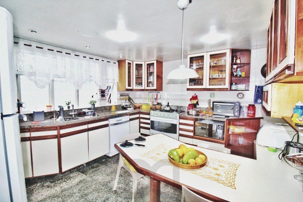 Casa em Porto Alegre, no bairro Jardim Isabel, com 4 dormitório(s), e 4 banheiro — foto 21