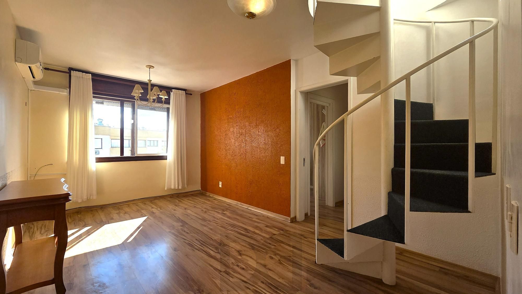 Excelente cobertura com 154m² de área privativa, 2 dormitórios e 1 vaga de garagem, localizada no bairro Menino Deus. — foto 1