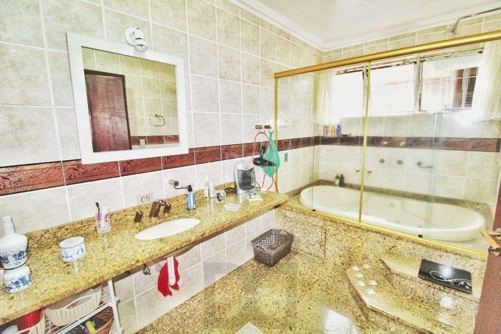 Casa em Porto Alegre, no bairro Jardim Isabel, com 4 dormitório(s), e 4 banheiro — foto 18