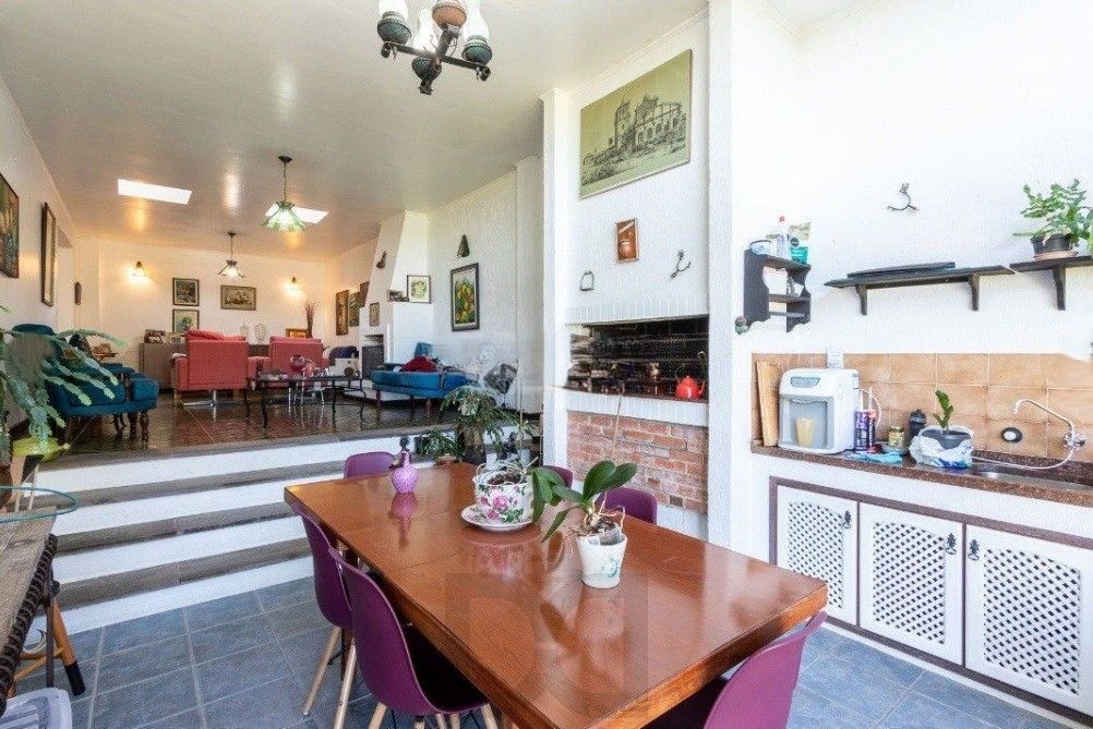 Excelente casa com 5 dormitórios, 2 suítes, 3 vagas de garagem e uma vista perene para o por do sol no Guaiba. — foto 24