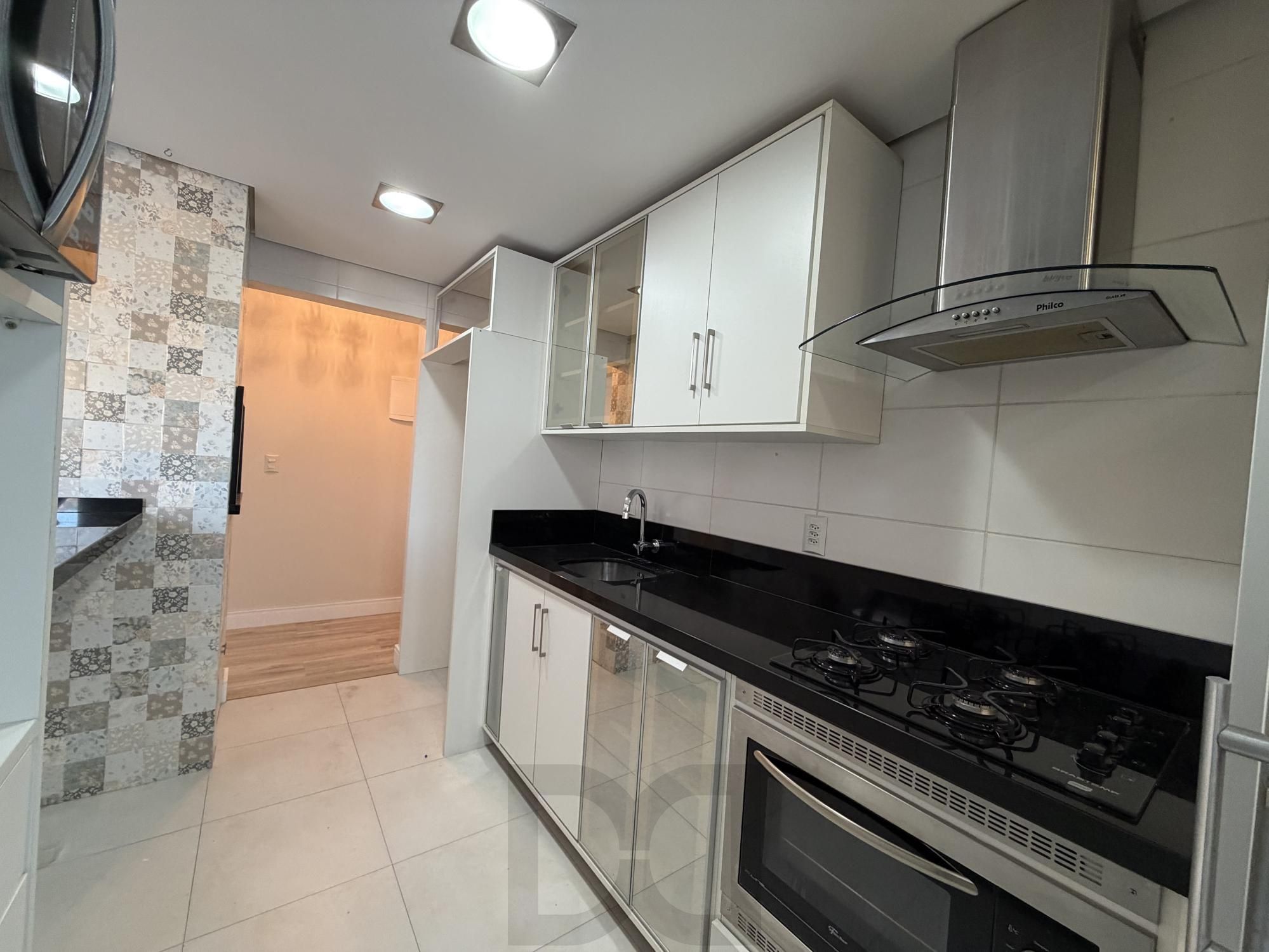 Apartamento com 2 dormitórios sendo 1 suíte, com churrasqueira e vaga coberta. — foto 8