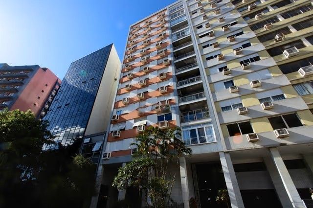 Amplo apartamento de 130m² privativos no Centro Histórico de Porto Alegre. — foto 28