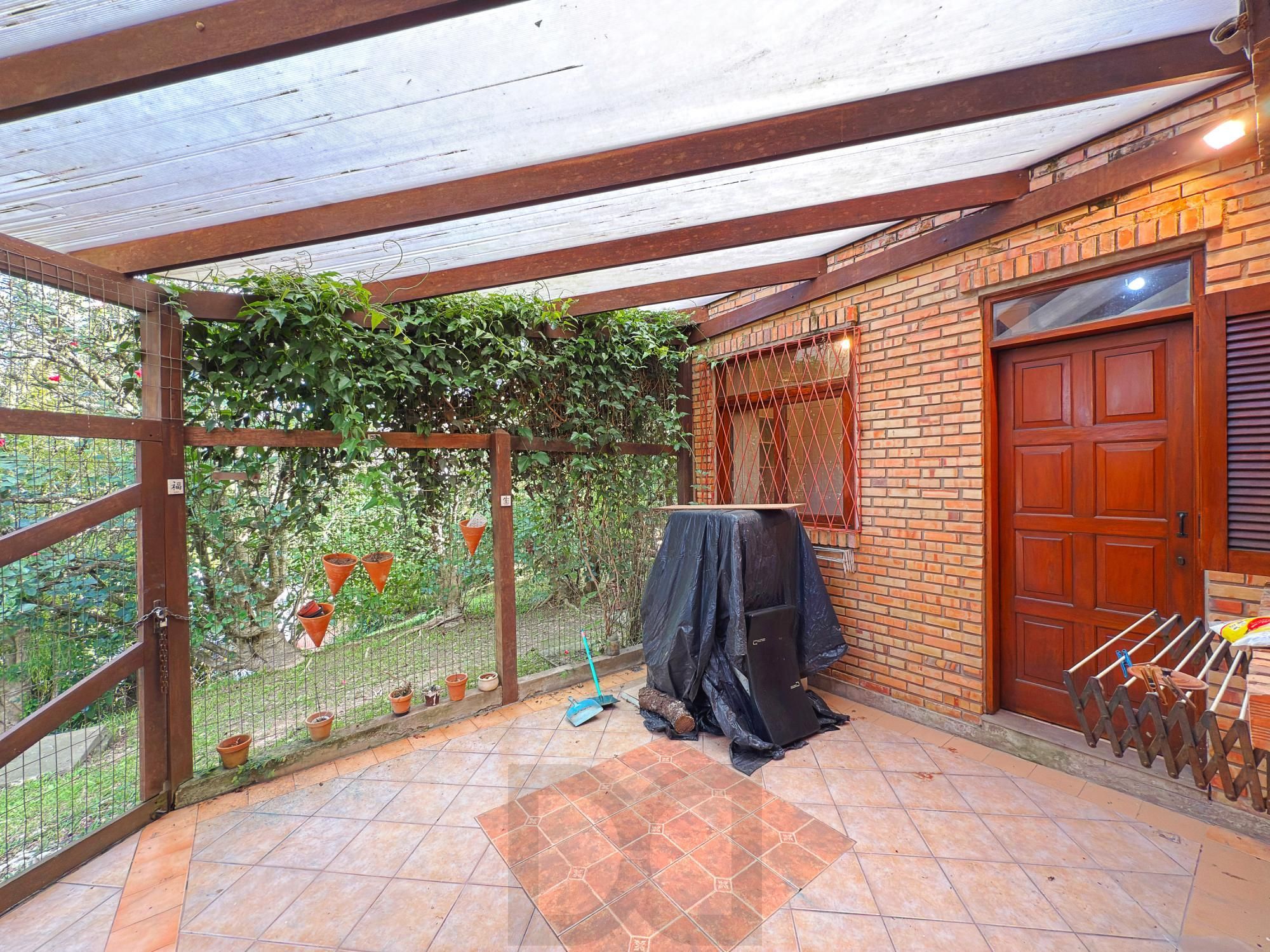 Casa em Condomínio  | 3 Dormitórios, Suíte, Lareira e Churrasqueira — foto 49