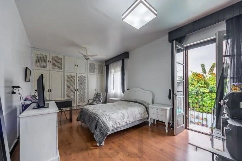 Belíssima casa de esquina, em estilo colonial com 277m2 de área privativa, terreno com 1014m2, 4 dormitórios e 3 suítes. — foto 19
