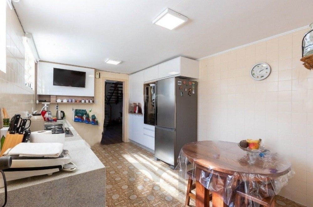 Excelente casa com 5 dormitórios, 2 suítes, 3 vagas de garagem e uma vista perene para o por do sol no Guaiba. — foto 27