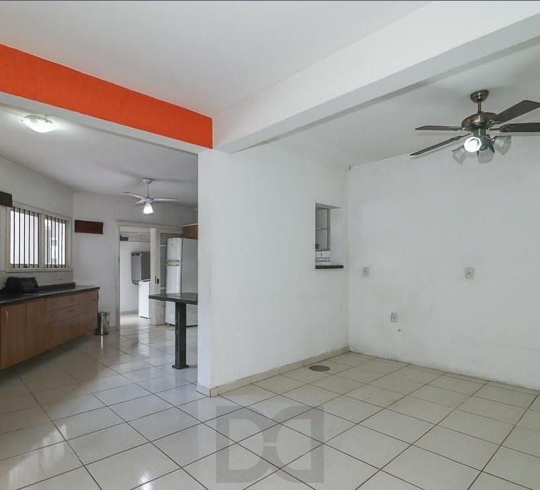 Maravilhosa Residência em condomínio com 4 dormitórios sendo 1 suíte. — foto 5