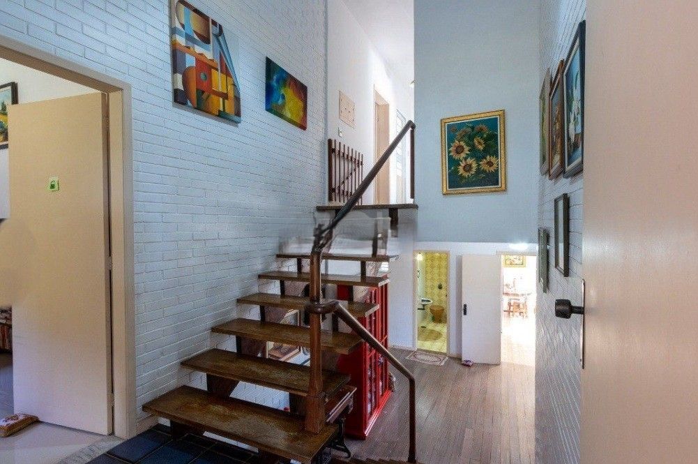 Excelente casa com 5 dormitórios, 2 suítes, 3 vagas de garagem e uma vista perene para o por do sol no Guaiba. — foto 10