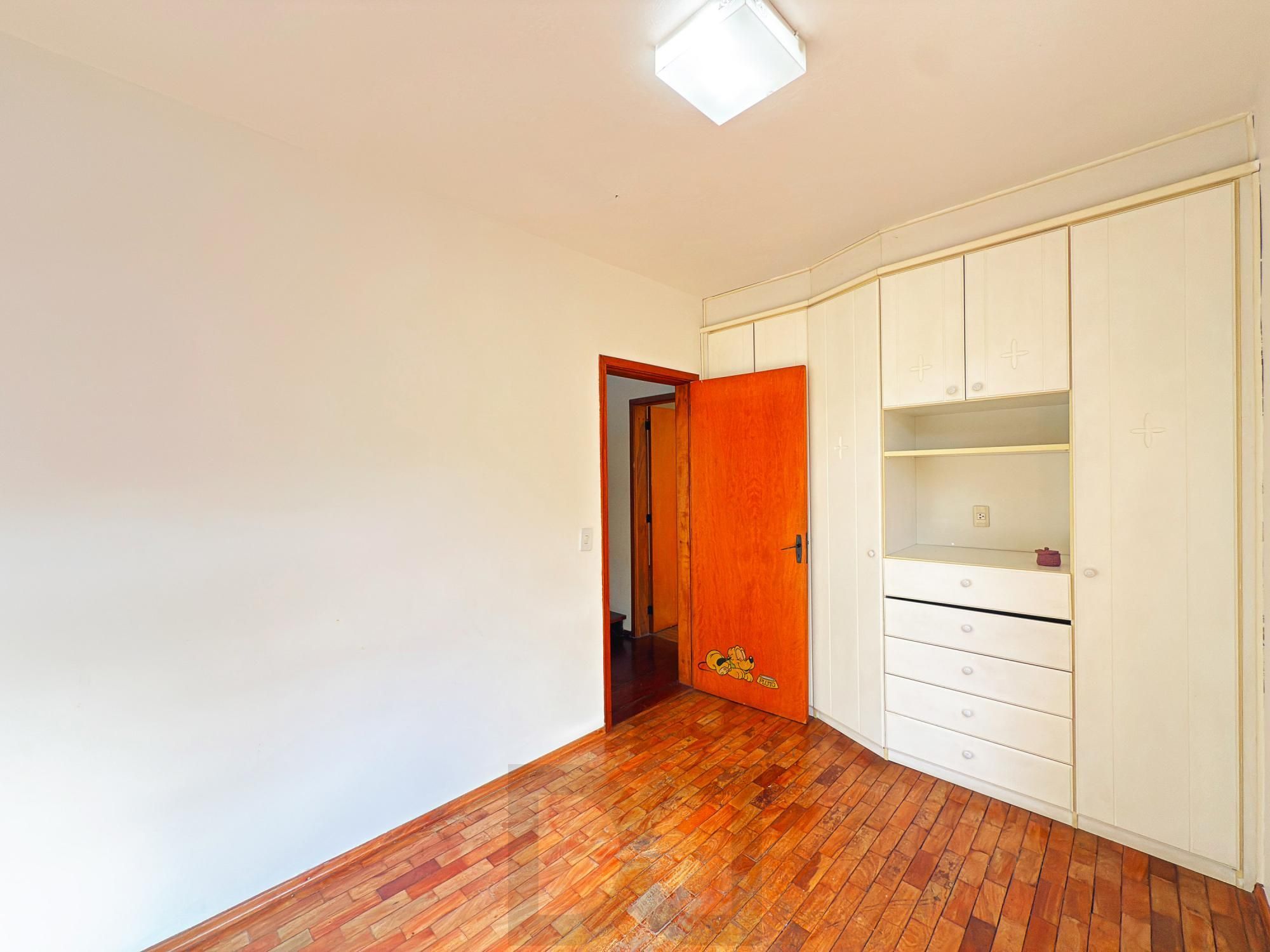 Casa em Condomínio  | 3 Dormitórios, Suíte, Lareira e Churrasqueira — foto 8