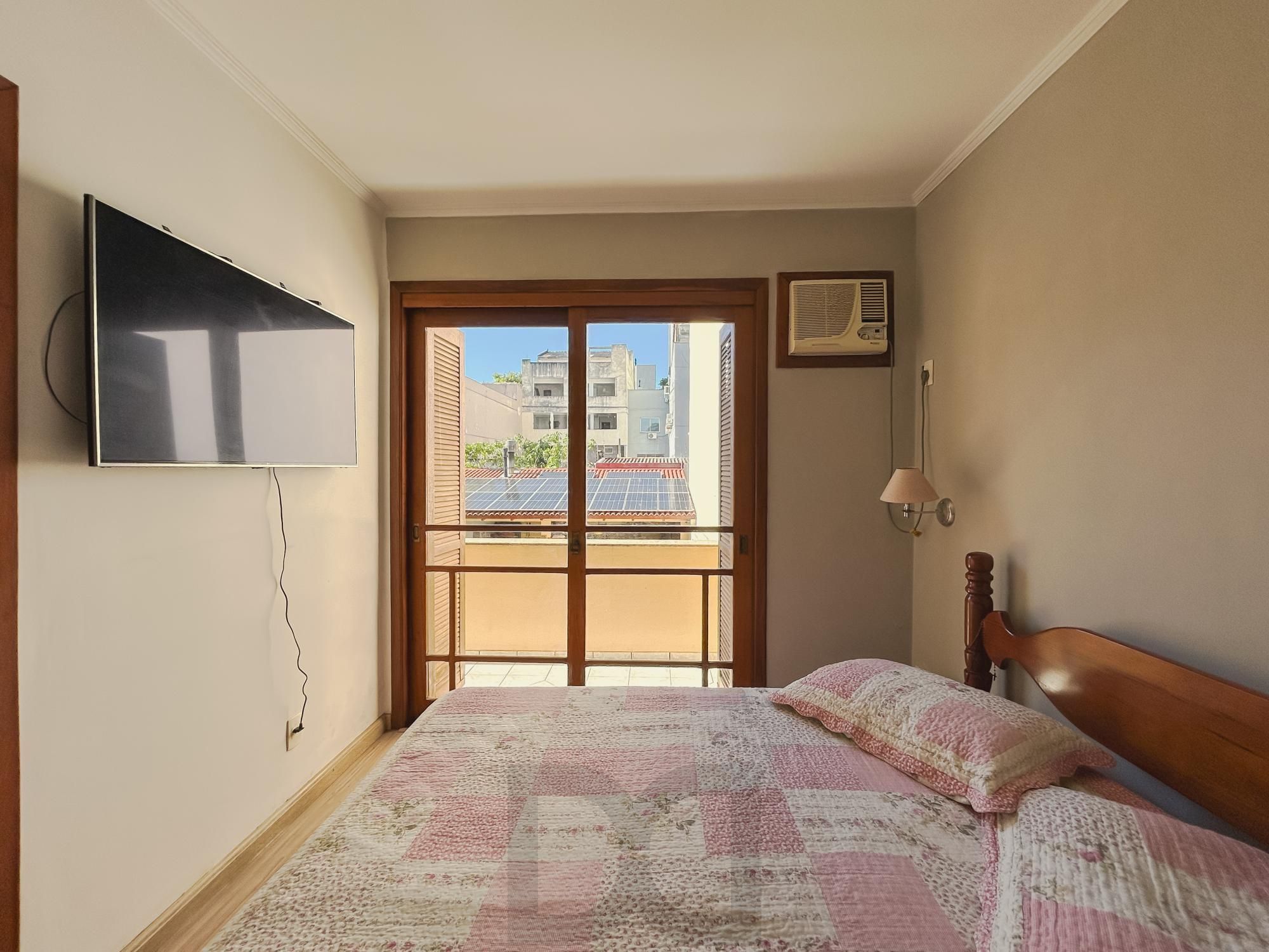 Casa com 4 suítes, piscina e área gourmet no bairro Tristeza. — foto 26