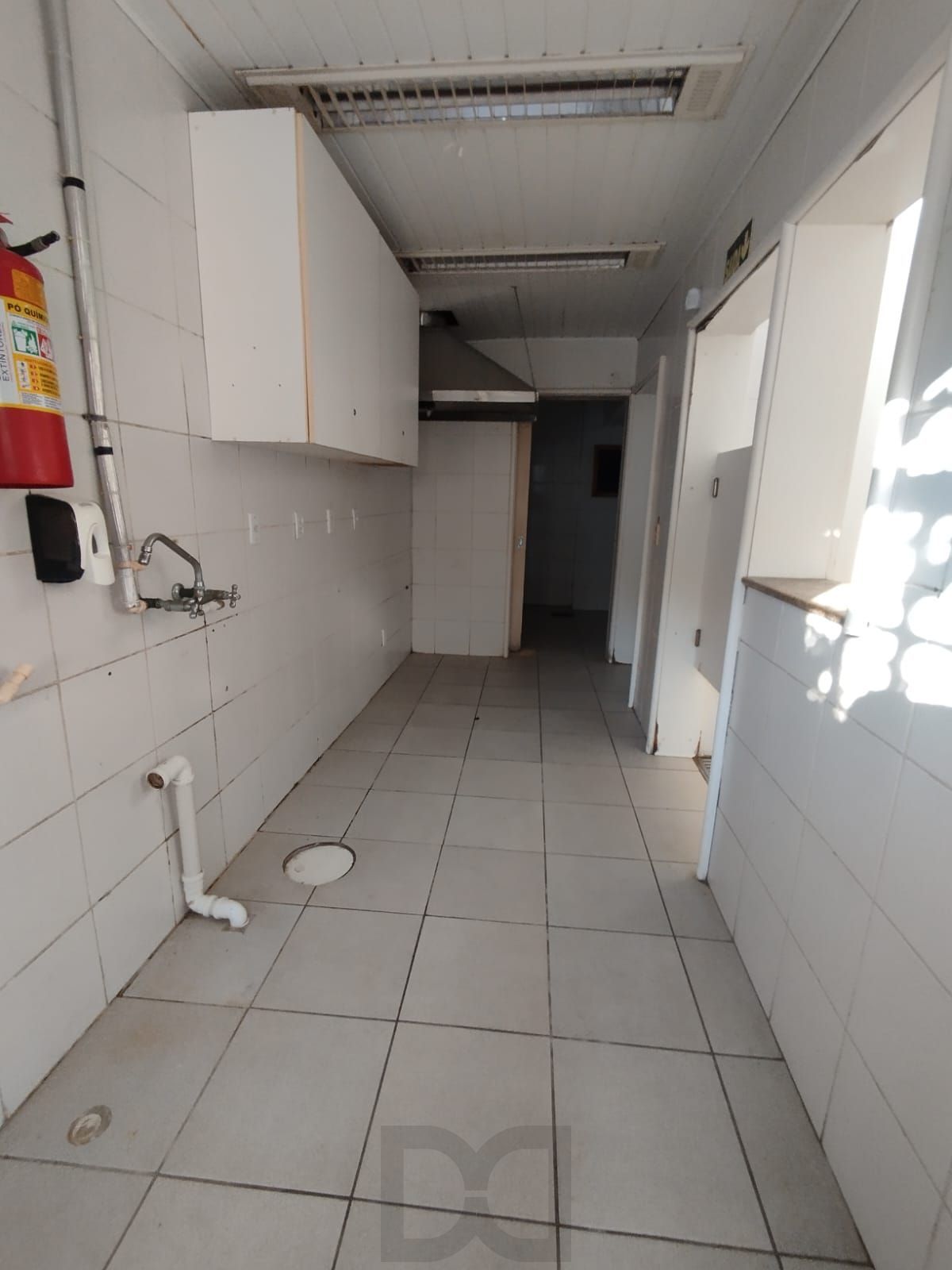 Loja na Tristeza com 360m², 17 vagas, 3 banheiros para locação. — foto 32