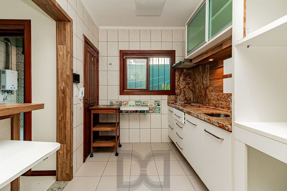 Casa em condomínio Fechado no Bairro Ipanema c/3 dormitórios. — foto 7