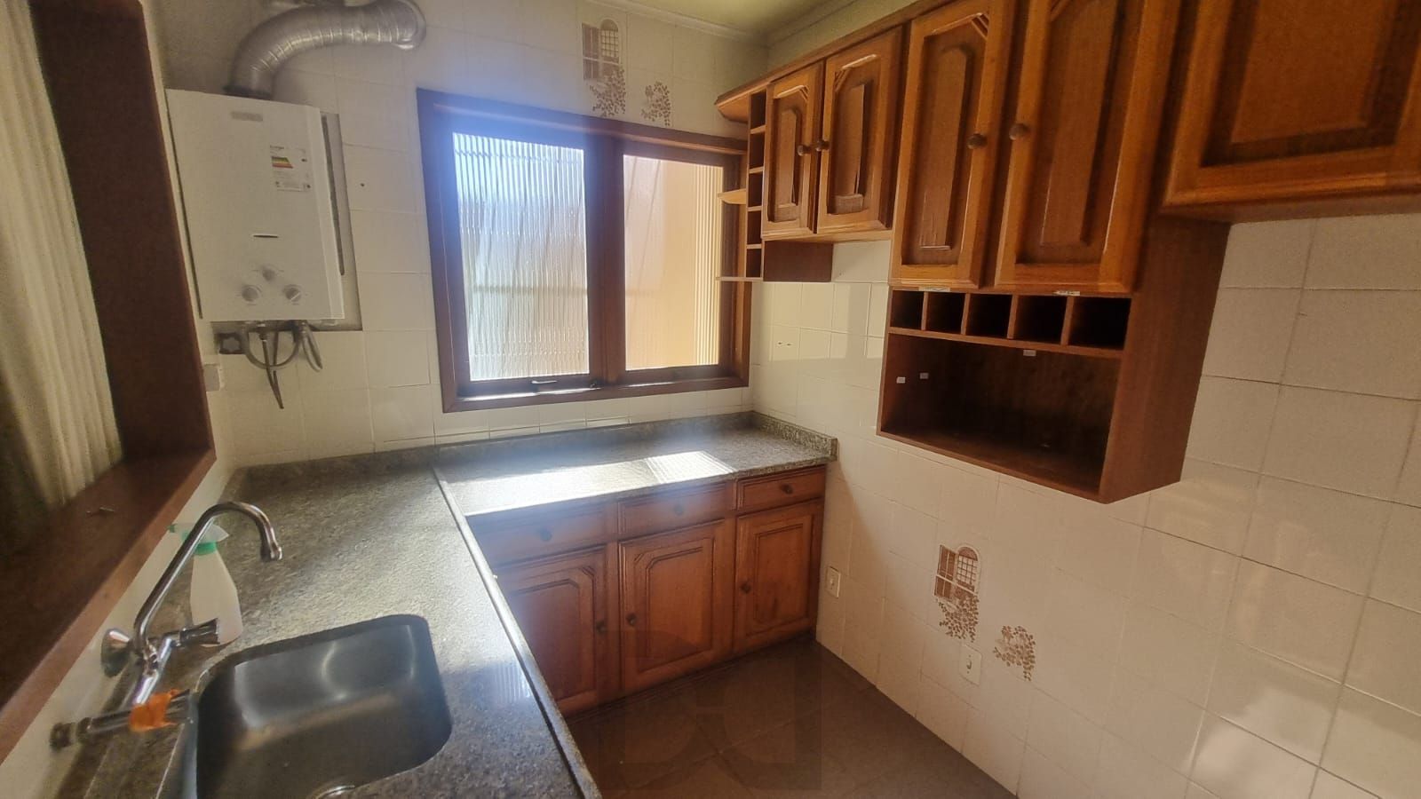 Ótima Residência com 5 dormitórios e 2 suítes. Bairro Santa Tereza. — foto 34