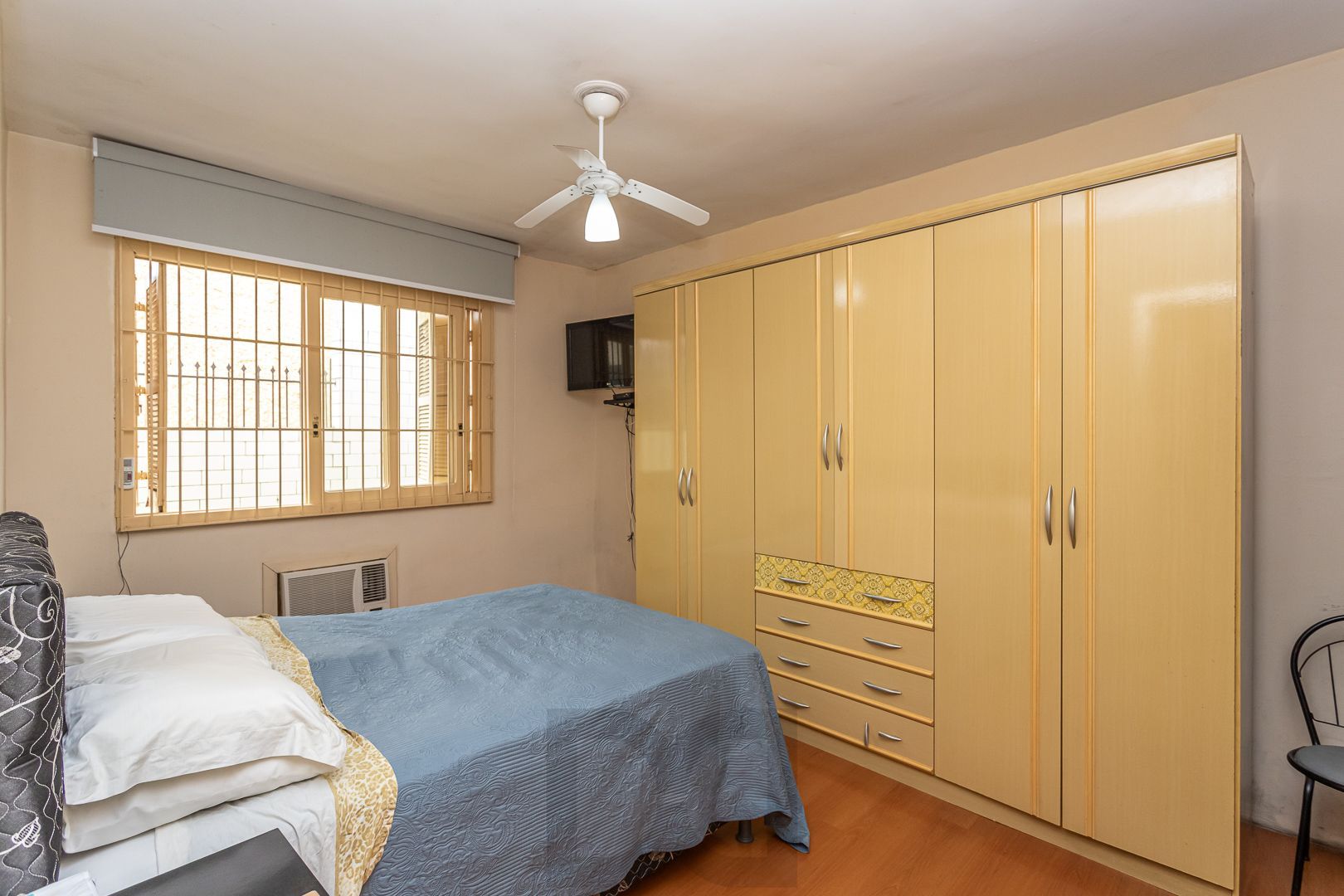 Excelente casa de dois pavimentos no bairro Ipanema, com 238m² de área privativa, 4 dormitórios, 1 suíte e 2 vagas de garagem. — foto 12