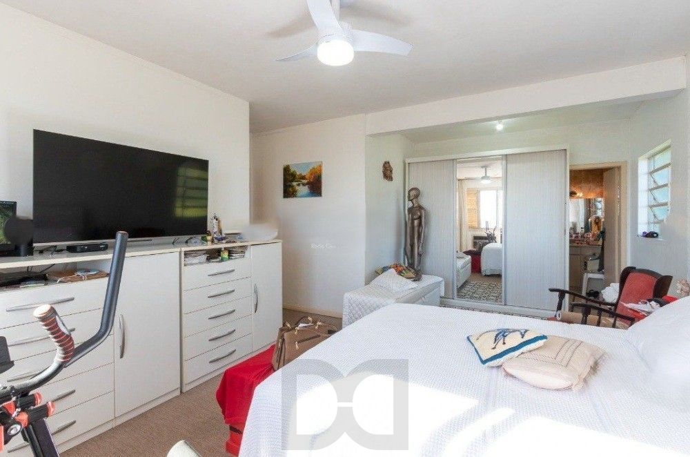 Excelente casa com 5 dormitórios, 2 suítes, 3 vagas de garagem e uma vista perene para o por do sol no Guaiba. — foto 46