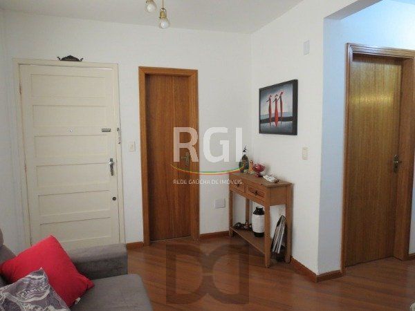 Excelente Residência em condomínio no Bairro Santo Antônio, com 3 dormitórios. — foto 5