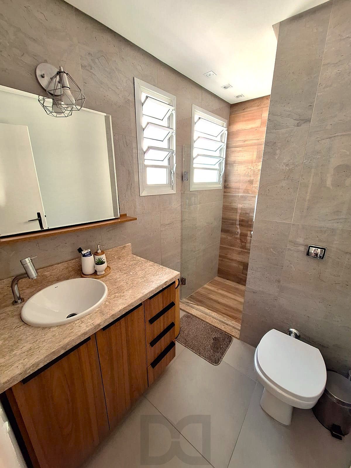 Excelente apartamento no bairro Menino Deus, com 3 dormitórios, transformado em 2 dormitórios, sendo 1 suíte e 1 vaga de garagem. — foto 16
