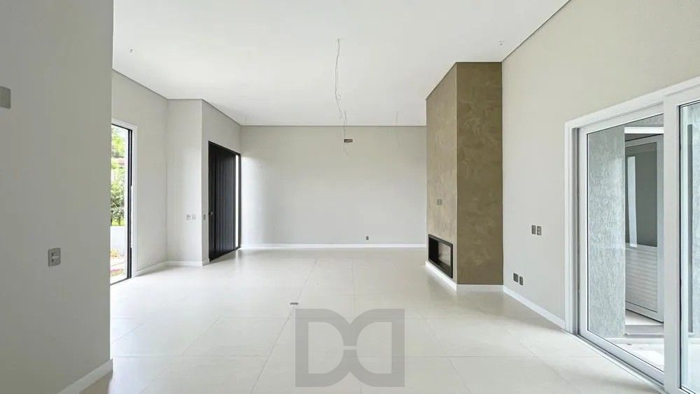 Apresentamos esta belíssima casa térrea 174m2 de área privativa, 3 suítes e 3 vagas de garagem, no Condomínio Altos do Lago. — foto 5