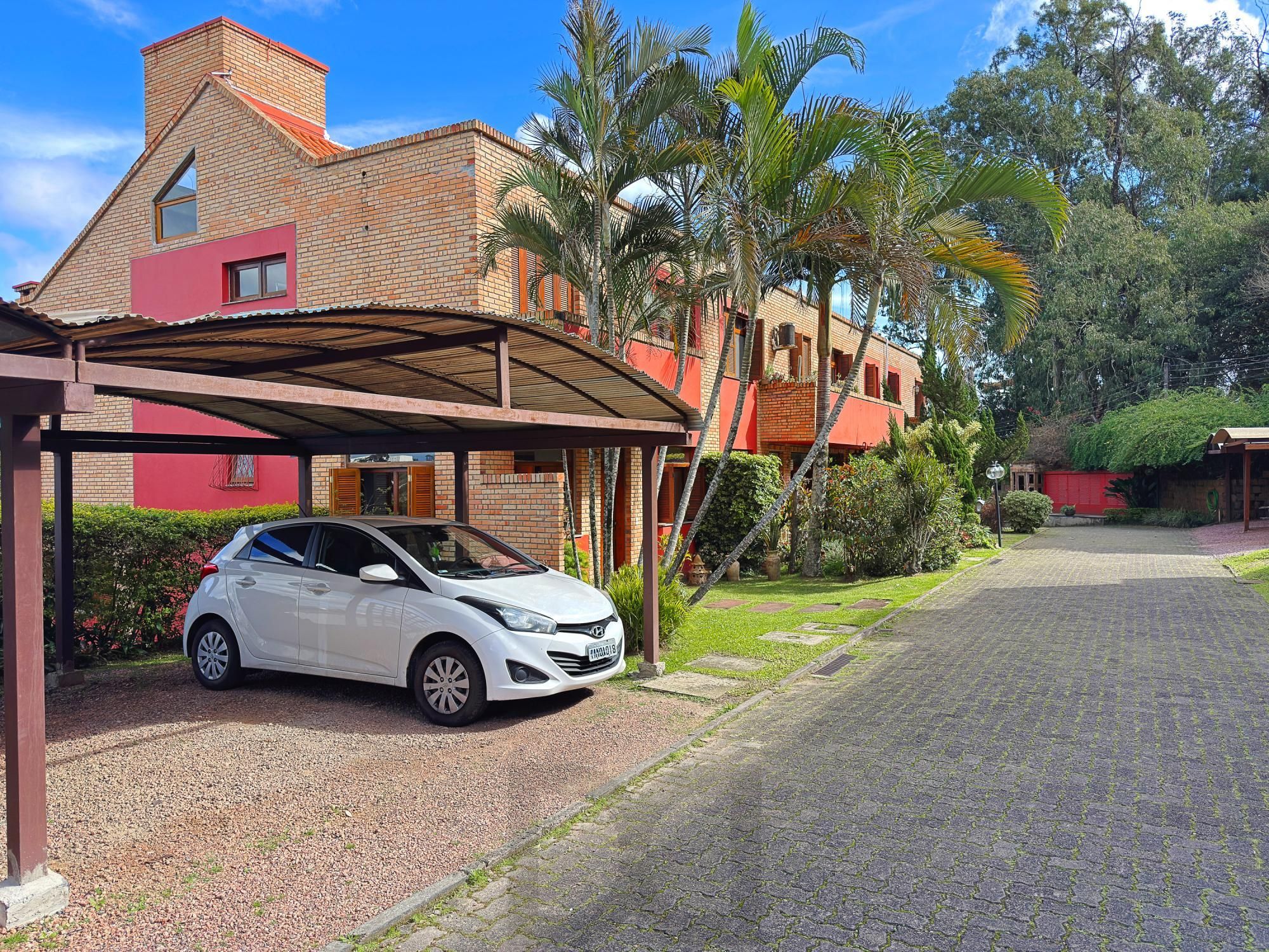 Casa em Condomínio  | 3 Dormitórios, Suíte, Lareira e Churrasqueira — foto 57