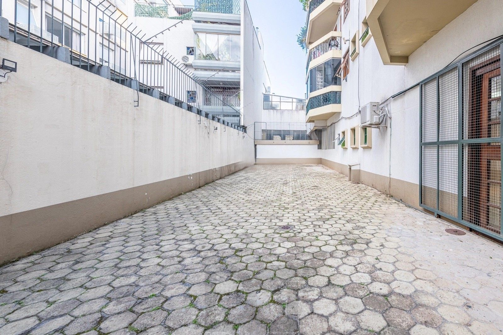 Cobertura duplex com 209,79m² de área privativa, conta com 3 dormitórios, 1 suíte e 2 vagas de garagem. — foto 39
