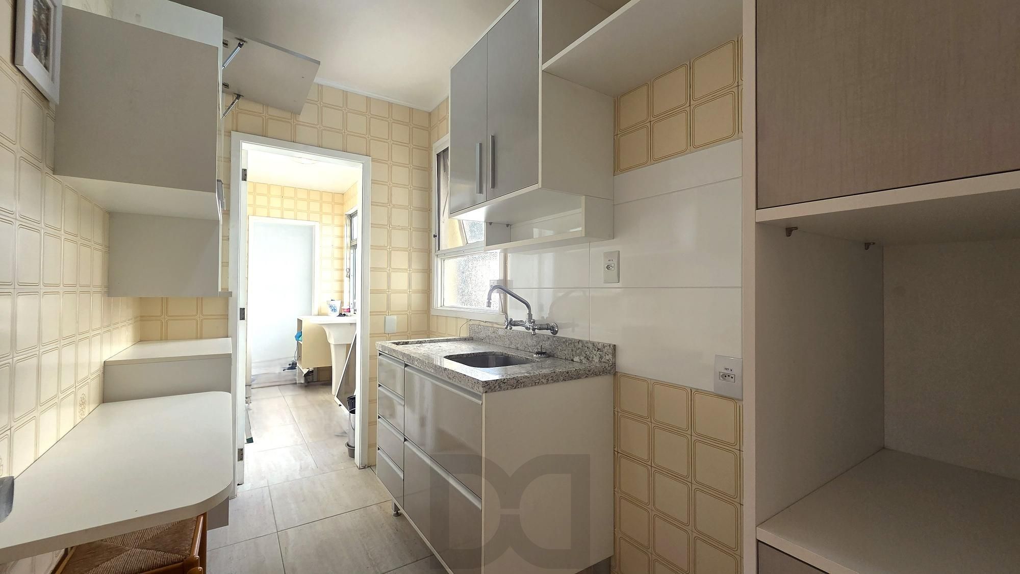 Excelente cobertura com 154m² de área privativa, 2 dormitórios e 1 vaga de garagem, localizada no bairro Menino Deus. — foto 10