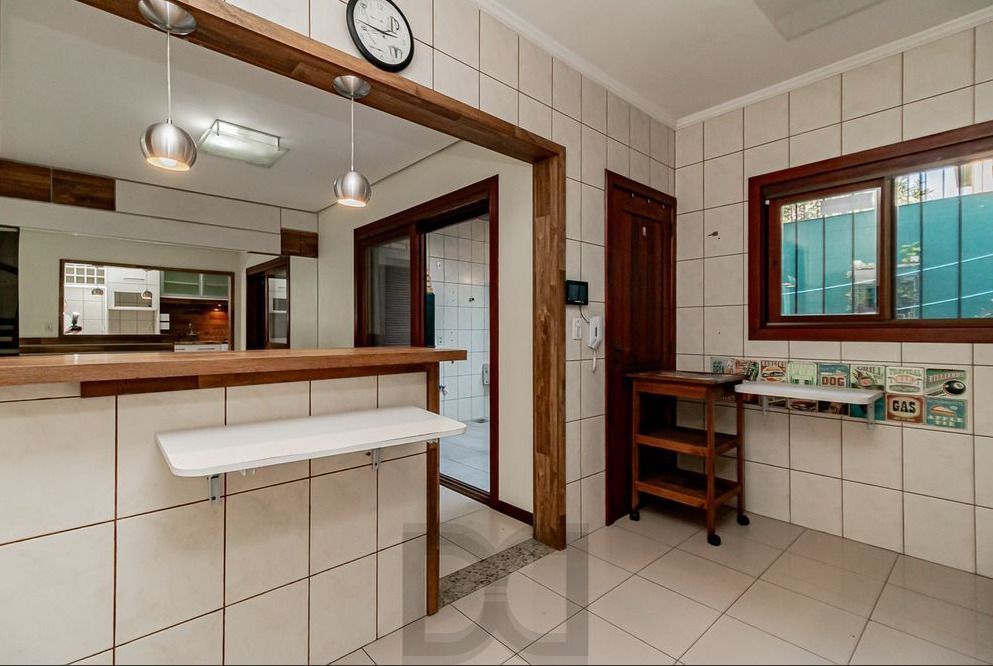 Casa em condomínio Fechado no Bairro Ipanema c/3 dormitórios. — foto 6