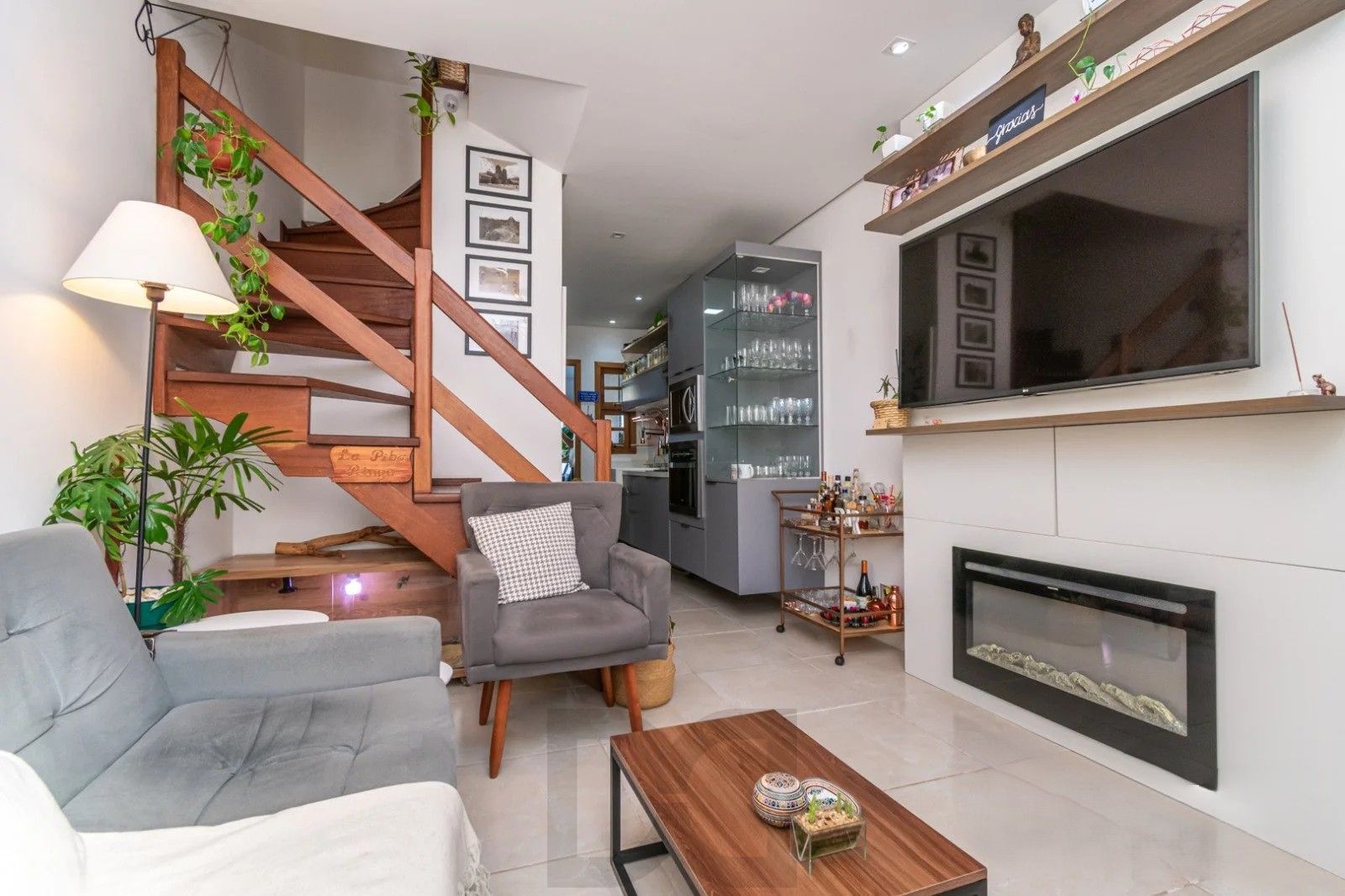Excelente sobrado, semimobiliado, com 77m², 2 dormitórios e 1 vaga de garagem. À venda no Hípica Boulevard – Zona Sul. — foto 3