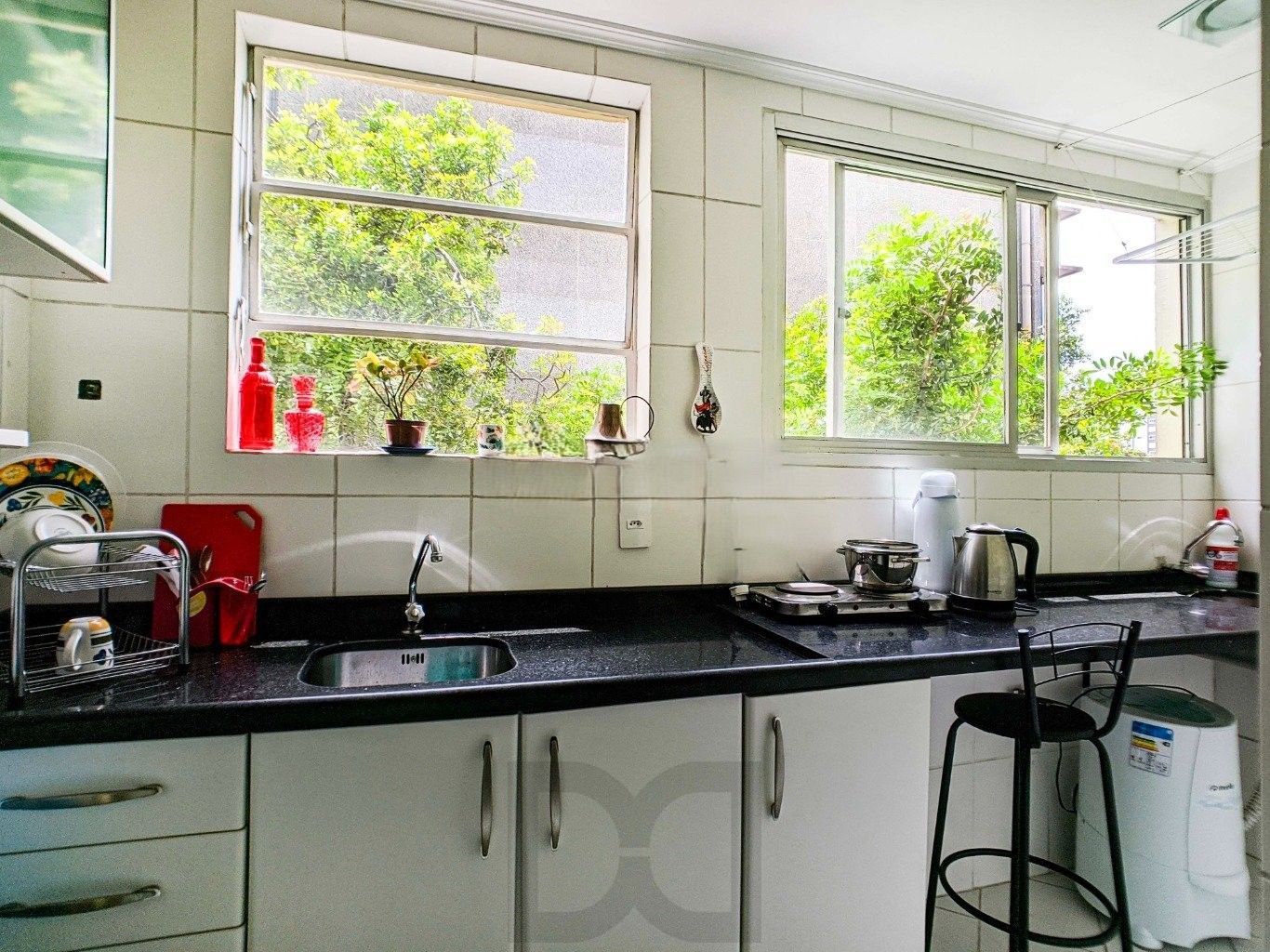Apartamento à venda no bairro Menino Deus. Localizado em frente ao Parque Marinha do Brasil. O imóvel conta com 2 dormitórios e 1 vaga coberta. — foto 7
