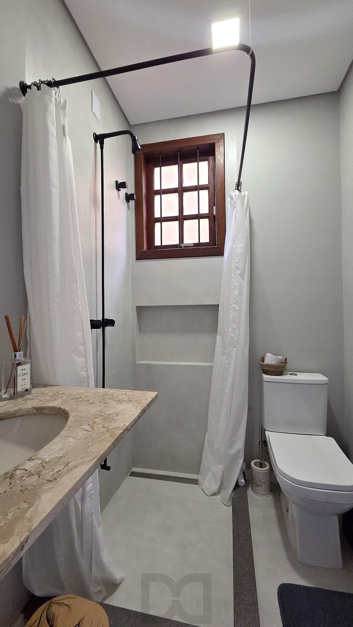 Casa térrea totalmente reformada, com 3 dormitórios, sendo 2 suítes e 2 vagas de garagem. — foto 12