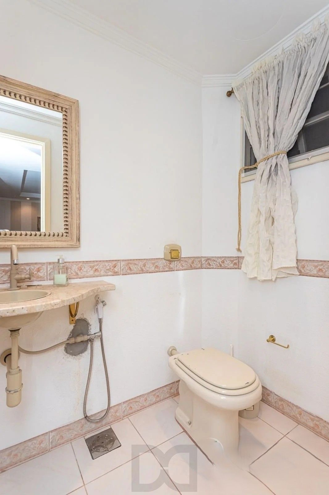 Casa em condomínio no Bairro Ipanema com 4 dormitórios sendo 2 suítes e 3 vagas de garagem. — foto 8