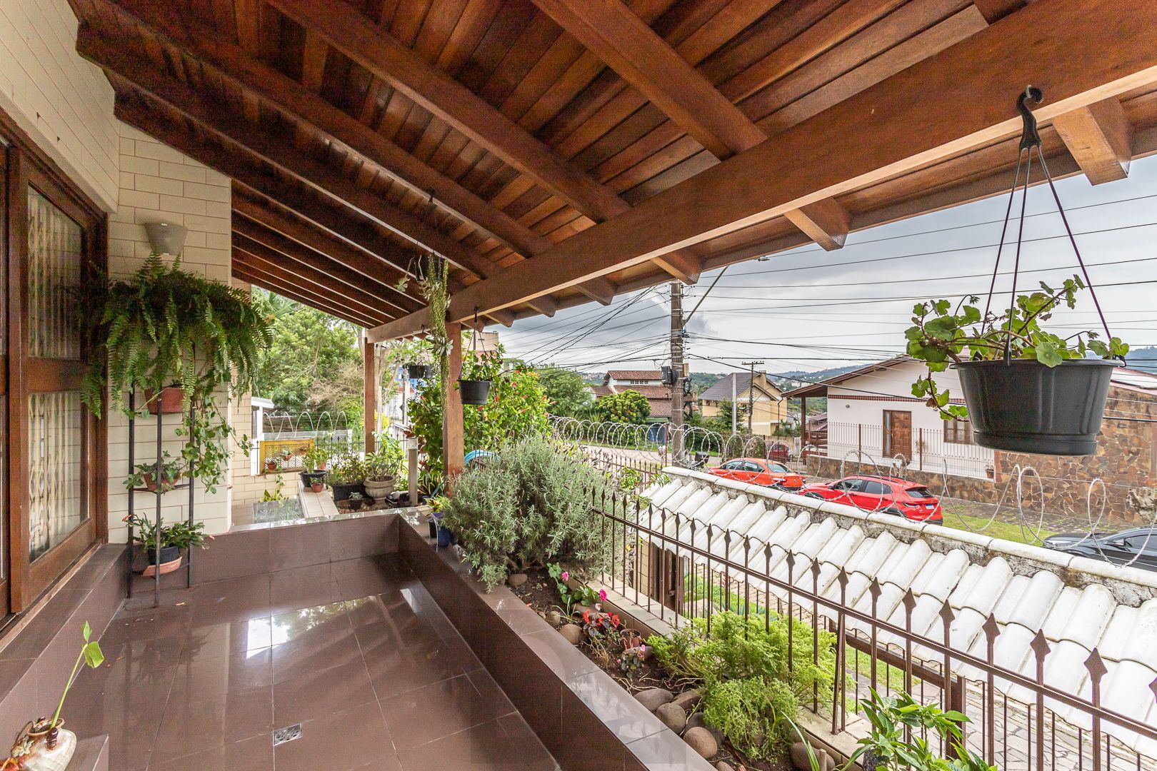 Excelente casa de dois pavimentos no bairro Ipanema, com 238m² de área privativa, 4 dormitórios, 1 suíte e 2 vagas de garagem. — foto 7