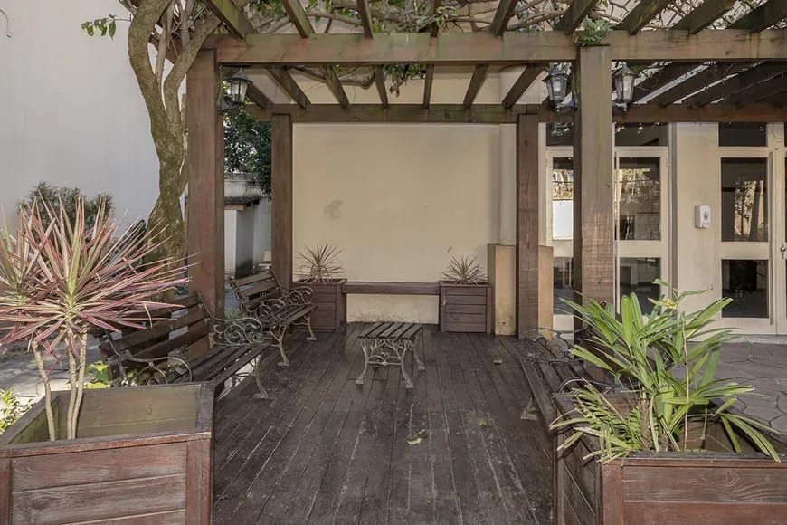 Apartamento de 2 quartos, no Bairro Tristeza, semi-mobiliado, com vaga escriturada. — foto 8