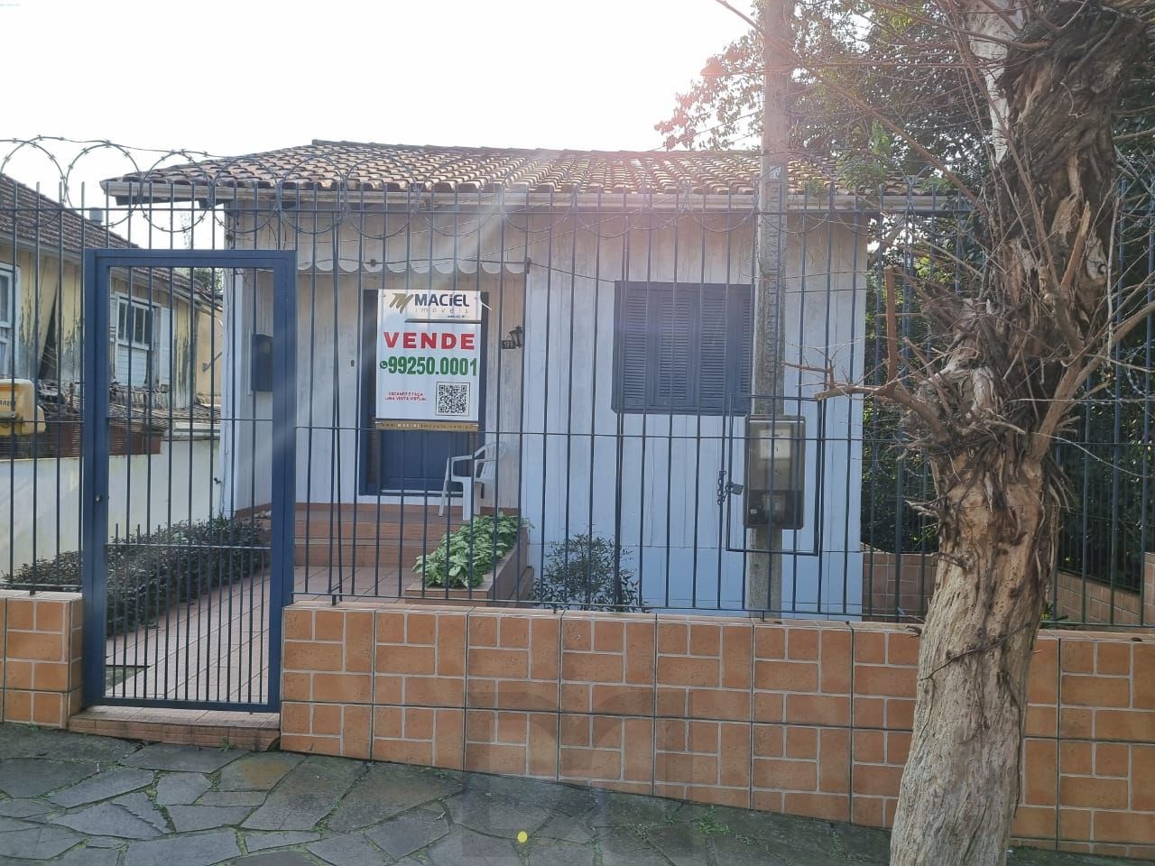 Casa em Porto Alegre, no bairro Nonoai, com 3 dormitório(s), e 3 banheiros, à ve — foto 2