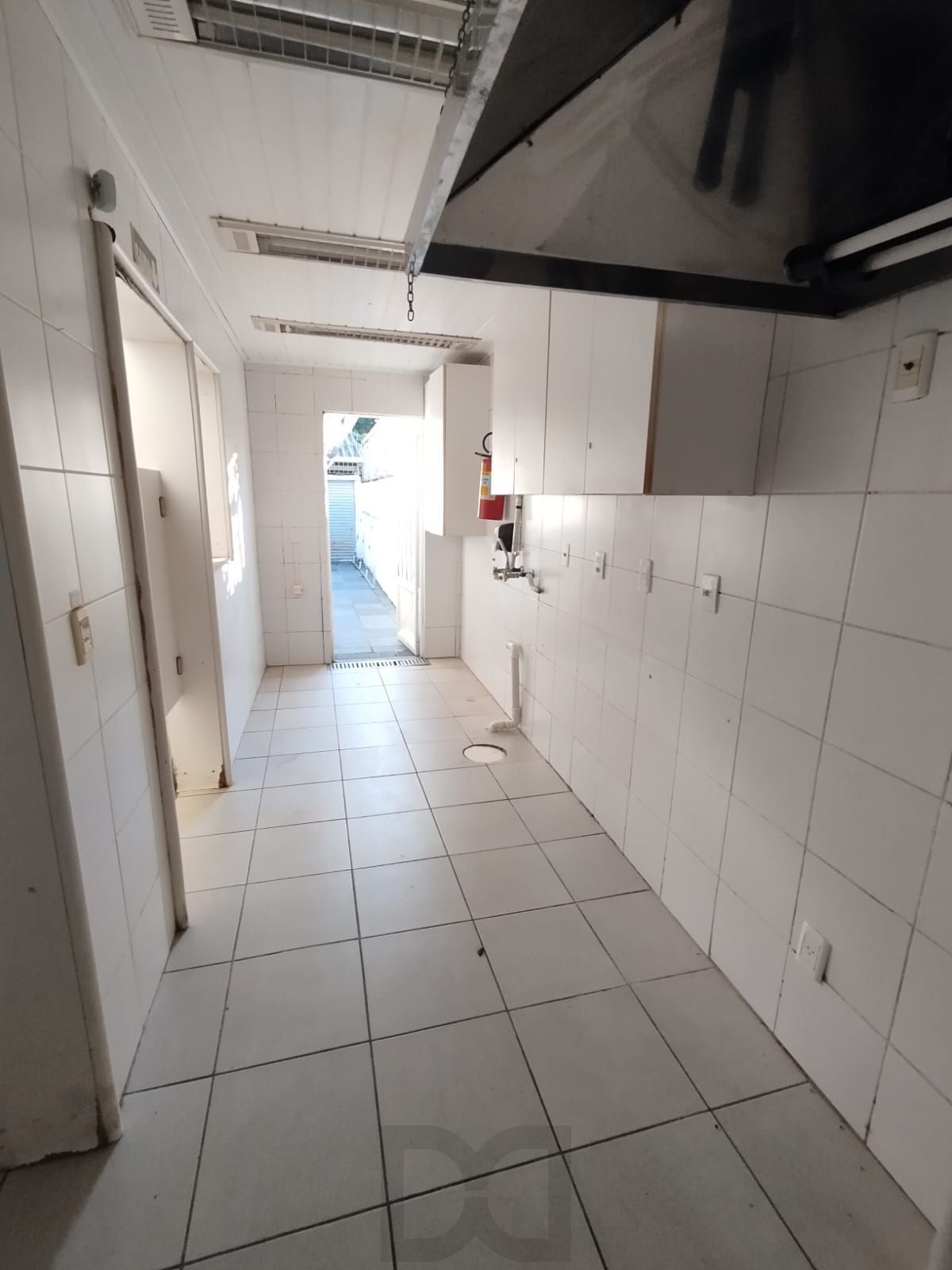 Loja na Tristeza com 360m², 17 vagas, 3 banheiros para locação. — foto 30